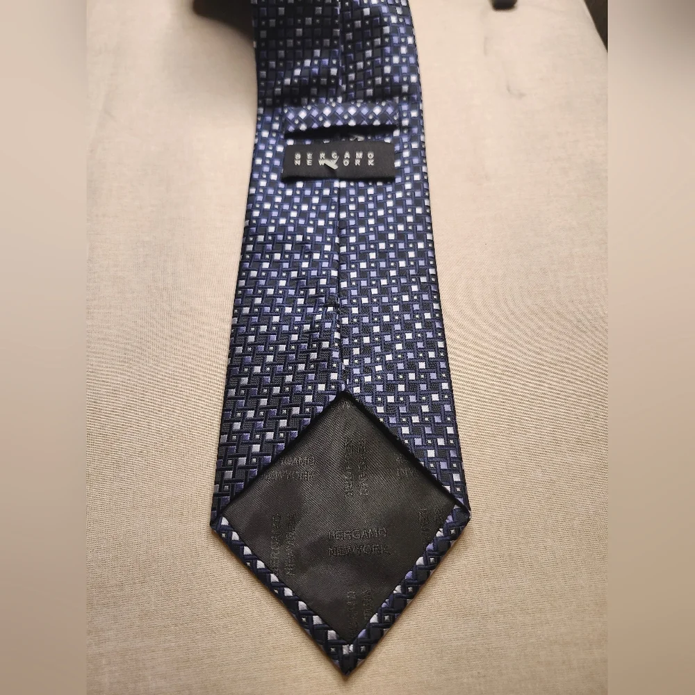 Sophisticated Navy and Black Men's Tie And Handkerchief NWOT